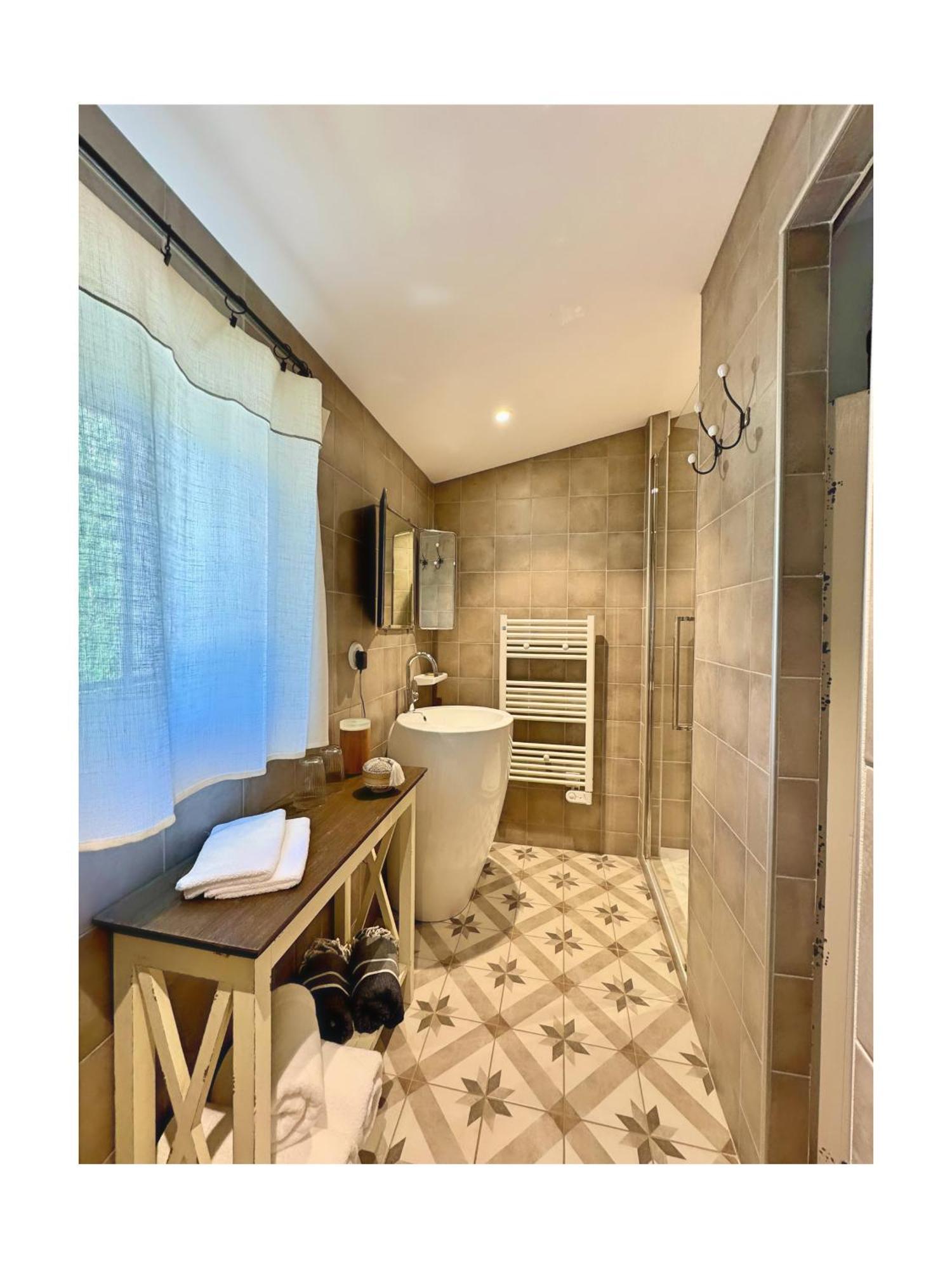 Bed and Breakfast Les Jardins De Sitaara Cucuron Exterior foto